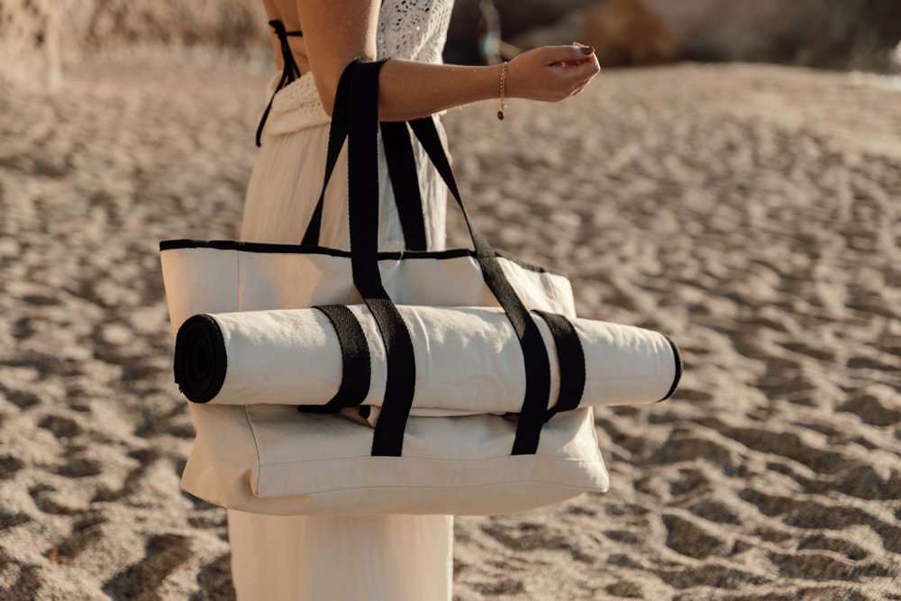 VINGA Volonne AWARE™ recycled canvas strandtas