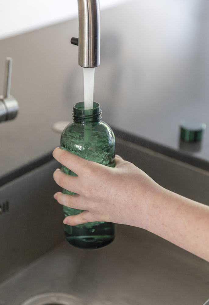 Lekvrije waterfles met metallic dop